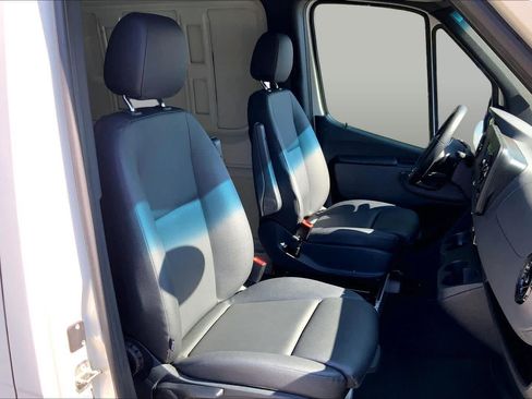 Used 2022 Mercedes-Benz Sprinter 2500 image 8