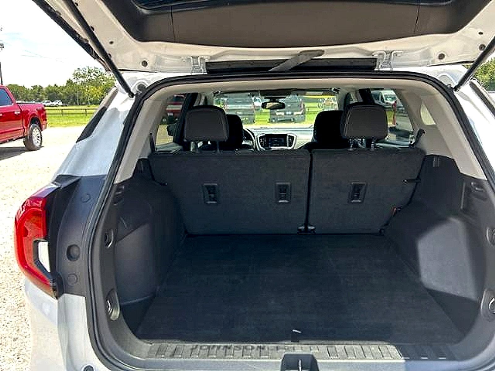 Used 2023 GMC Terrain SLE w/ Elevation Edition FWD image 6