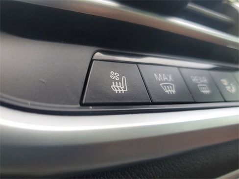 Used 2022 BMW X7 M50i w/ Executive Package image 27