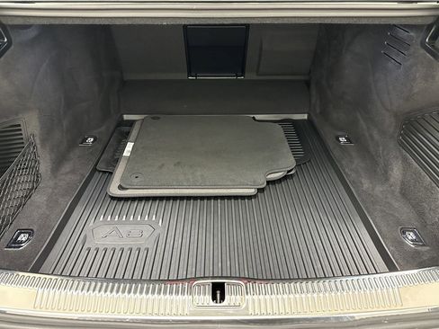 Used 2025 Audi S8 image 21