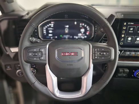 Used 2026 GMC Sierra 1500 SLE w/ Preferred Package AWD/4WD image 18