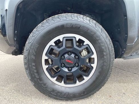 Used 2024 Toyota Tacoma TRD Off-Road AWD/4WD image 31