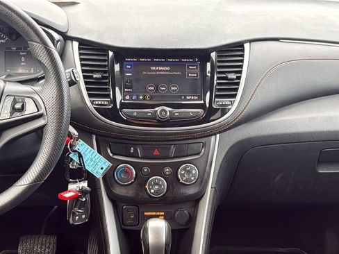 Used 2021 Chevrolet Trax LT FWD image 18