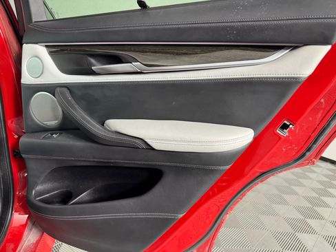 Used 2018 BMW X6 M image 44