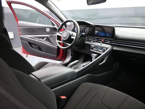 Used 2024 Hyundai Elantra SEL FWD image 44