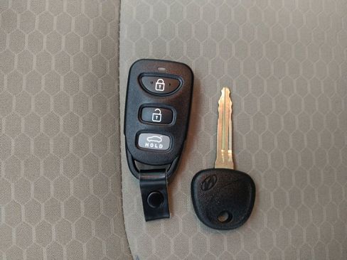 Used 2020 Hyundai Elantra SE FWD image 32