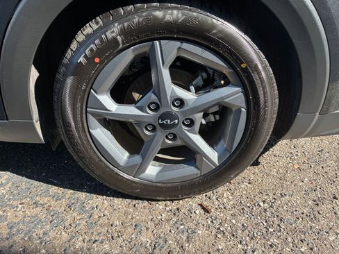 Used 2025 Kia K4 LXS image 29