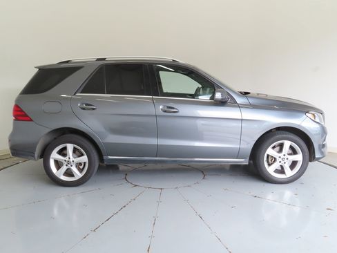 Used 2018 Mercedes-Benz GLE 350 4MATIC image 2