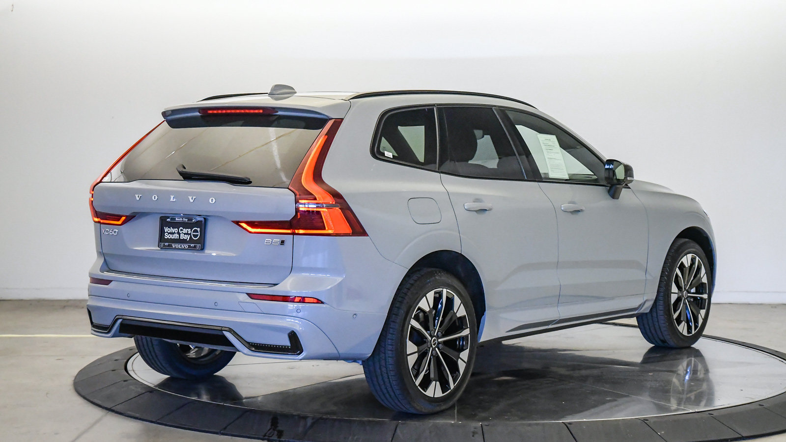 Certified 2026 Volvo XC60 B5 Plus AWD/4WD image 5
