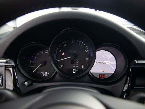 Certified 2025 Porsche Macan image 27