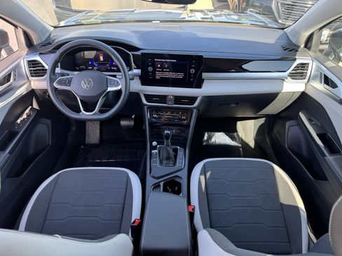 Used 2025 Volkswagen Taos SE image 32