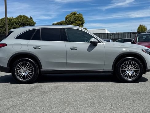 Used 2025 Mercedes-Benz GLC 300 4MATIC image 8