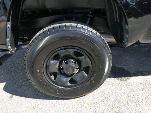 Used 2016 Toyota Tacoma SR image 31