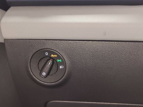 Certified 2023 Volkswagen Taos SE w/ Panoramic Sunroof Package image 27