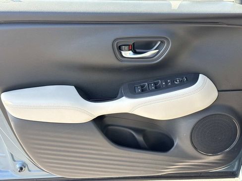 Used 2025 Honda HR-V LX image 18