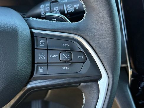 Used 2025 Jeep Grand Cherokee L Altitude image 20