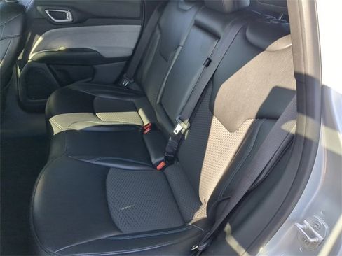 Used 2024 Jeep Compass Latitude image 18