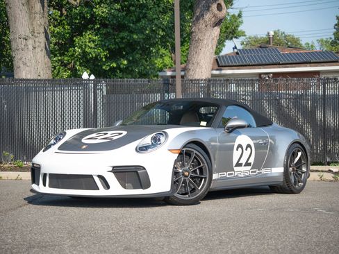 Used 2019 Porsche 911 Speedster RWD image 2