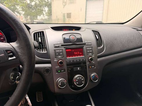 Used 2010 Kia Forte SX w/ Leather Pkg FWD image 21
