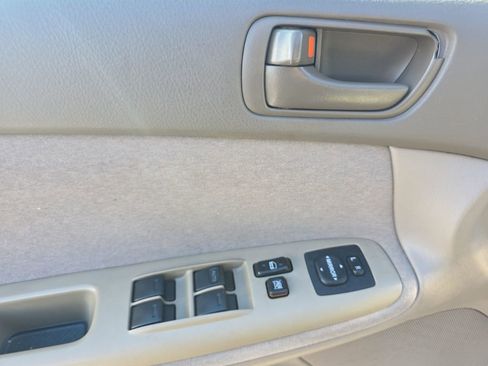 Used 2004 Toyota Camry LE image 18