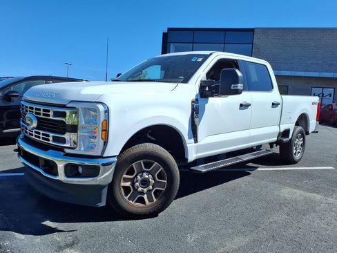 Used 2025 Ford F250 XLT AWD/4WD image 3