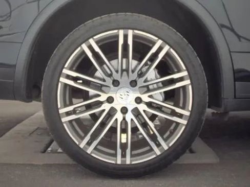 Used 2015 Porsche Cayenne S image 10