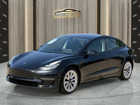 Used 2021 Tesla Model 3 Standard Range Plus RWD image 3