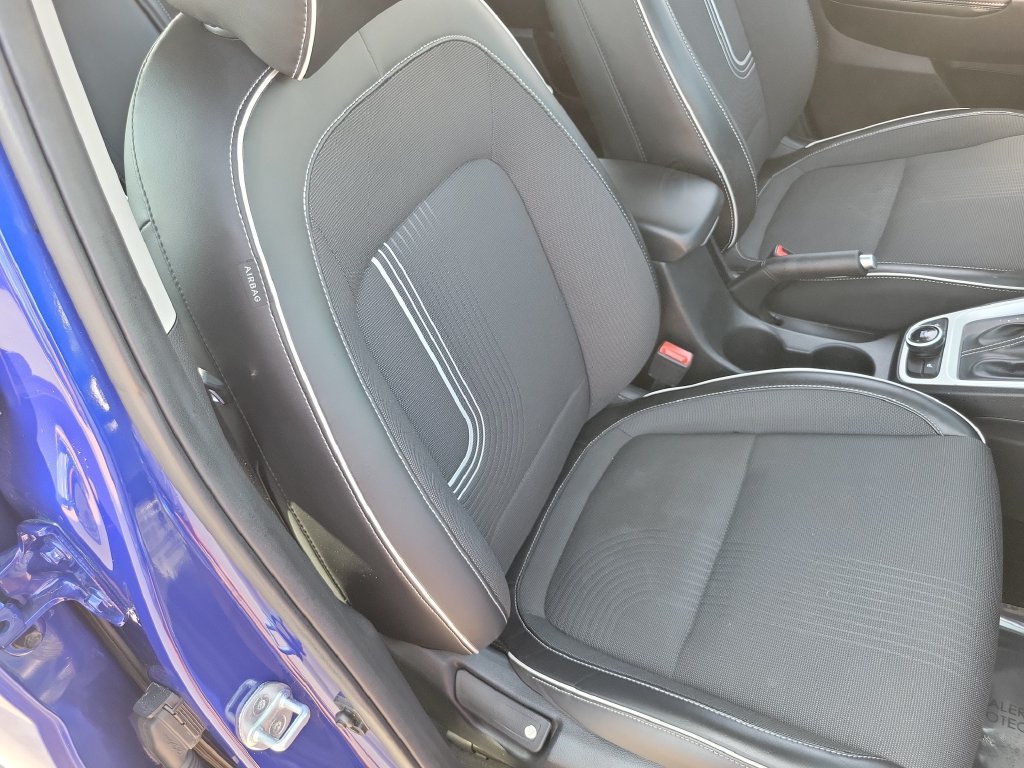 Used 2023 Hyundai Venue Limited FWD image 21