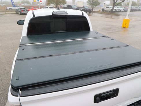 Used 2019 Toyota Tacoma Limited AWD/4WD image 31