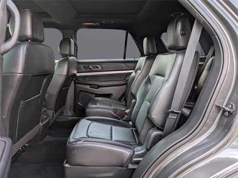 Used 2017 Ford Explorer XLT w/ Equipment Group 202A image 14