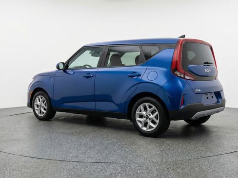 Used 2025 Kia Soul LX w/ LX Technology Package FWD image 6