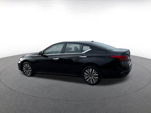 Used 2025 Nissan Altima 2.5 SV image 10