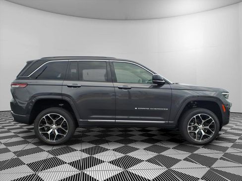 New 2025 Jeep Grand Cherokee Summit image 6