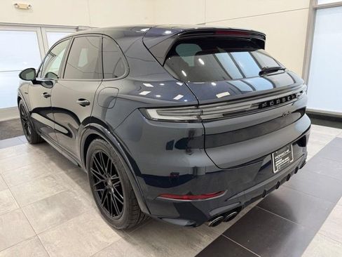 Certified 2025 Porsche Cayenne Turbo AWD/4WD image 3
