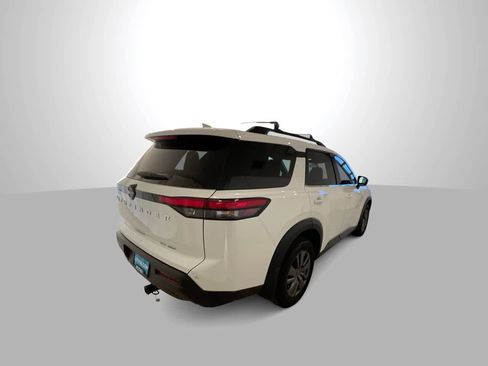 Used 2022 Nissan Pathfinder SV image 8