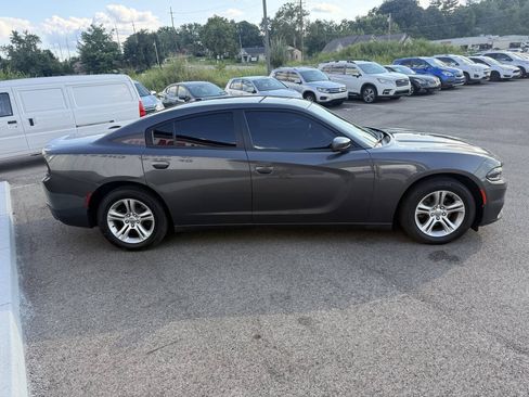 Used 2019 Dodge Charger SXT w/ Leather Interior Group RWD image 5
