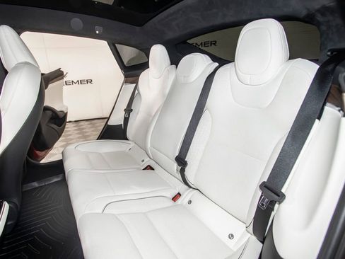 Used 2021 Tesla Model S Plaid image 32