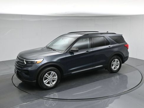 Certified 2023 Ford Explorer XLT RWD image 44