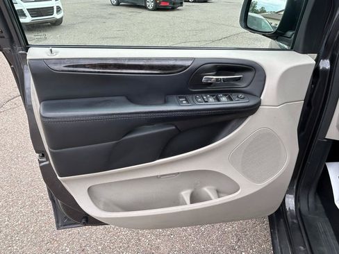 Used 2018 Dodge Grand Caravan SE w/ UConnect Hands-Free Group FWD image 14
