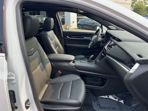 Used 2023 Cadillac XT5 Premium Luxury w/ Technology Package AWD/4WD image 27