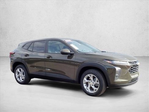 Used 2024 Chevrolet Trax LS w/ LS Convenience Package FWD image 6