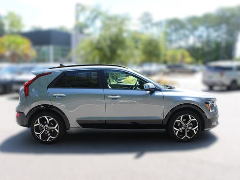 Certified 2024 Kia Niro EX Touring FWD image 9