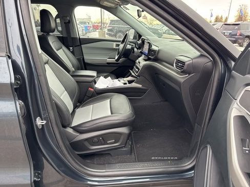 Used 2023 Ford Explorer XLT w/ Equipment Group 202A image 10