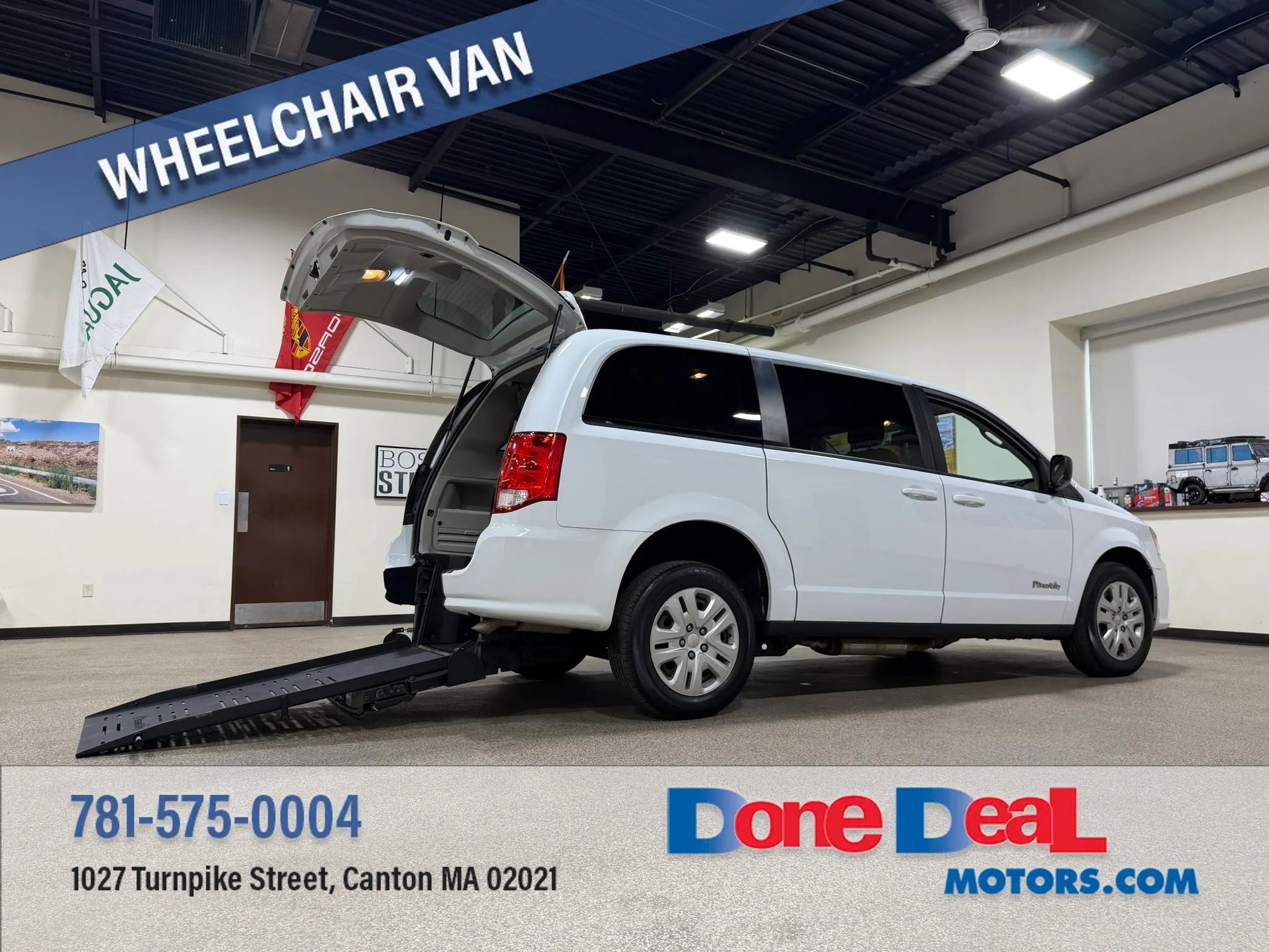 Used 2018 Dodge Grand Caravan SE FWD image 1