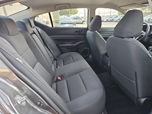Used 2025 Nissan Altima 2.5 SV FWD image 30