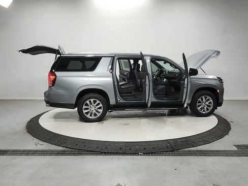 Used 2023 Chevrolet Suburban Premier AWD/4WD image 17