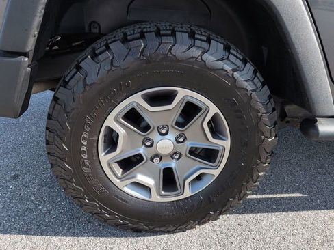 Used 2017 Jeep Wrangler Unlimited Rubicon w/ Cold Weather Group image 11