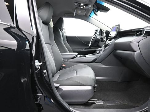 Used 2024 Toyota Venza LE AWD/4WD image 24