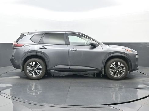 Used 2023 Nissan Rogue SV image 2