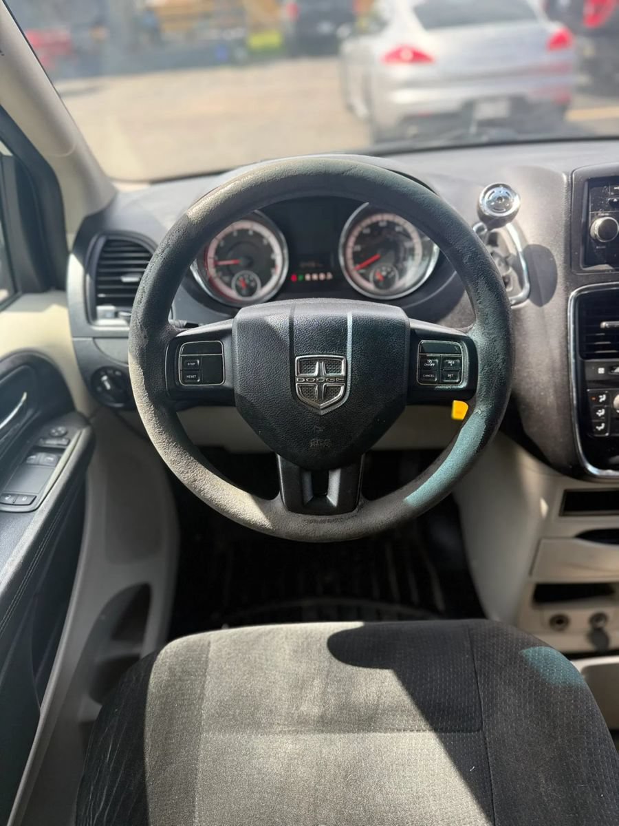 Used 2016 Dodge Grand Caravan SE w/ Quick Order Package 29E SE FWD image 19